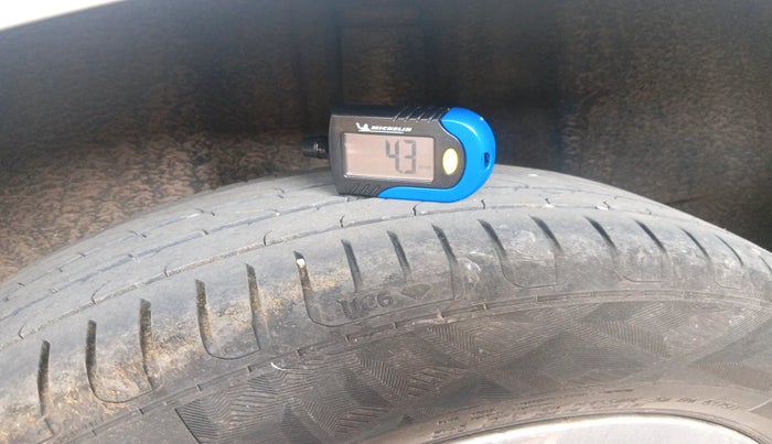 2019 Skoda Rapid AMBITION 1.6 MPI AT, Petrol, Automatic, 1,55,060 km, tyre