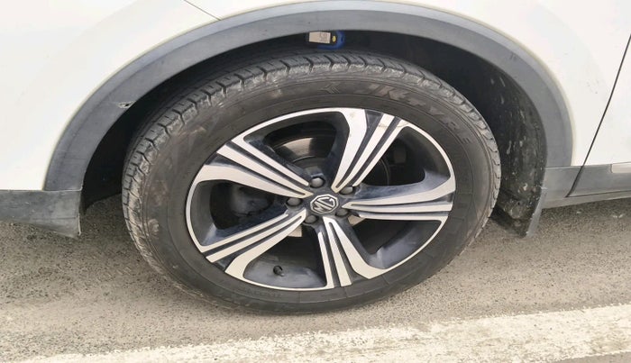 2022 MG ASTOR SHARP 1.5 CVT, Petrol, Automatic, 61,867 km, tyre