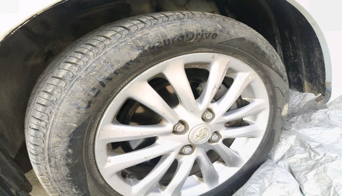 2011 Toyota Etios V, Petrol, Manual, 1,25,608 km, tyre