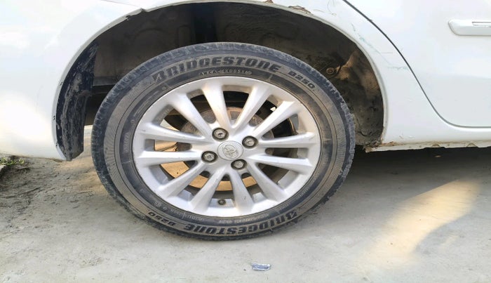 2011 Toyota Etios V, Petrol, Manual, 1,25,608 km, tyre