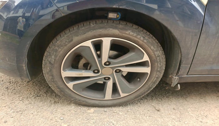 2023 Tata ALTROZ XZA, Petrol, Automatic, 35,306 km, tyre