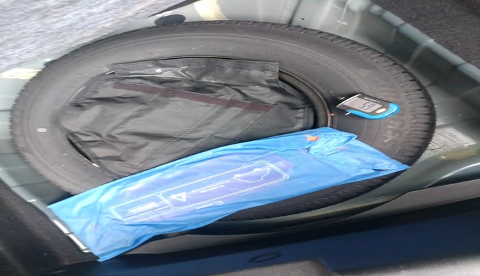 2023 Tata ALTROZ XZA, Petrol, Automatic, 35,306 km, tyre