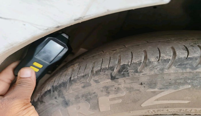 2015 Maruti Ciaz VXI+, Petrol, Manual, 1,67,982 km, tyre