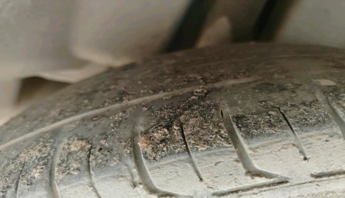 2015 Maruti Ciaz VXI+, Petrol, Manual, 1,67,982 km, tyre