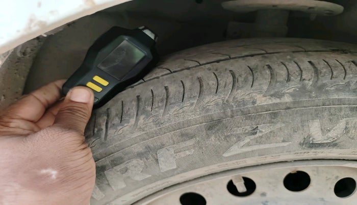 2015 Maruti Ciaz VXI+, Petrol, Manual, 1,67,982 km, tyre