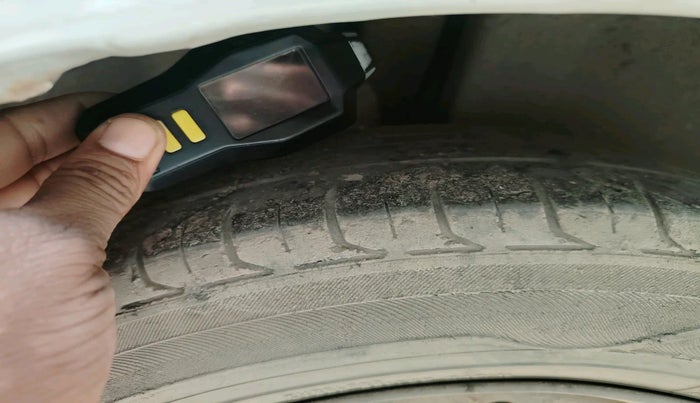 2015 Maruti Ciaz VXI+, Petrol, Manual, 1,67,982 km, tyre