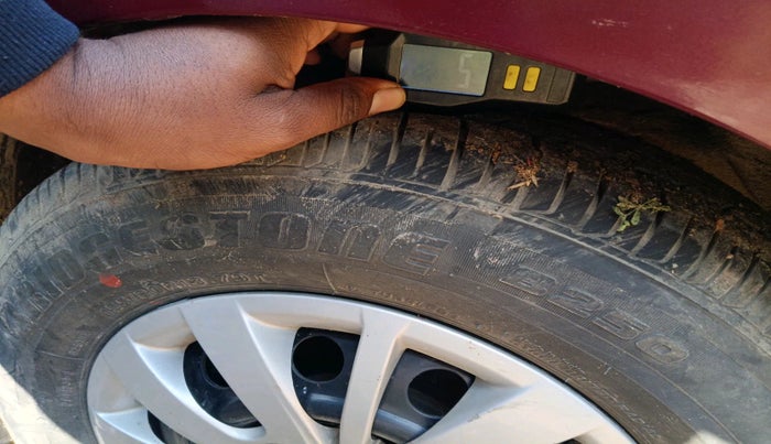 2016 Hyundai i10 SPORTZ 1.1, Petrol, Manual, 24,486 km, tyre