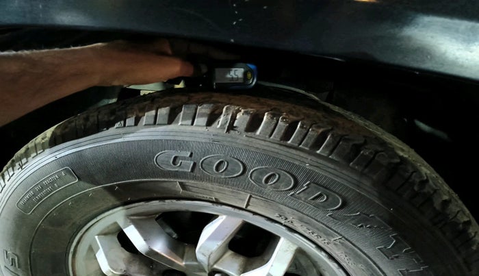 2017 Mahindra TUV300 T8, Diesel, Manual, 86,727 km, tyre