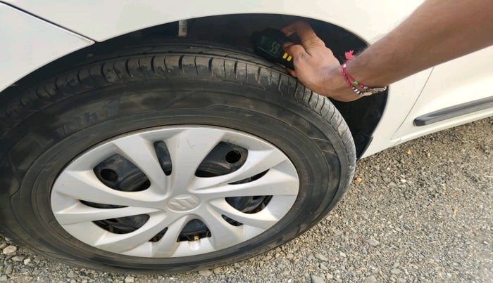 2019 Maruti Swift VXI AMT, Petrol, Automatic, 67,077 km, tyre