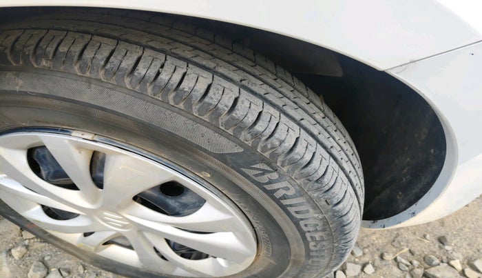 2019 Maruti Swift VXI AMT, Petrol, Automatic, 67,077 km, tyre