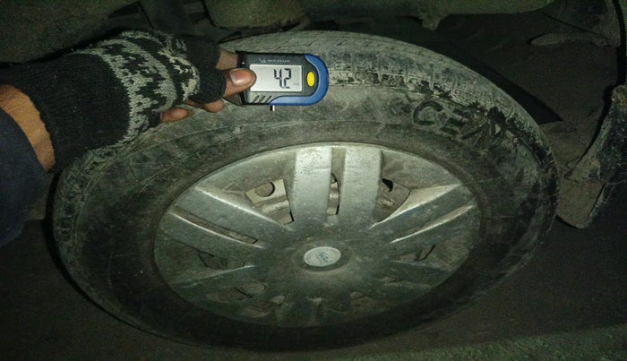 2010 Maruti Alto LXI CNG, Petrol, Manual, 1,49,994 km, tyre