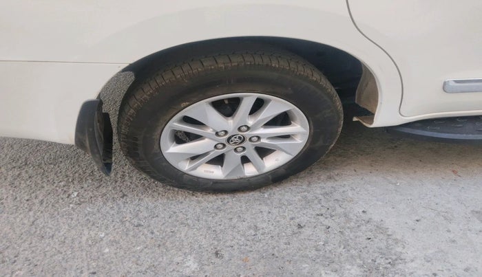 2017 Toyota Innova Crysta 2.4 VX 8 STR, Diesel, Manual, 89,049 km, tyre