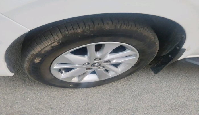 2017 Toyota Innova Crysta 2.4 VX 8 STR, Diesel, Manual, 89,049 km, tyre