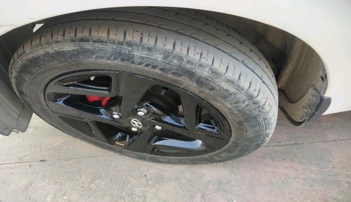 2022 Hyundai AURA SX 1.2, Petrol, Manual, 34,798 km, tyre