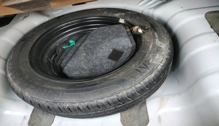 2022 Hyundai AURA SX 1.2, Petrol, Manual, 34,798 km, tyre