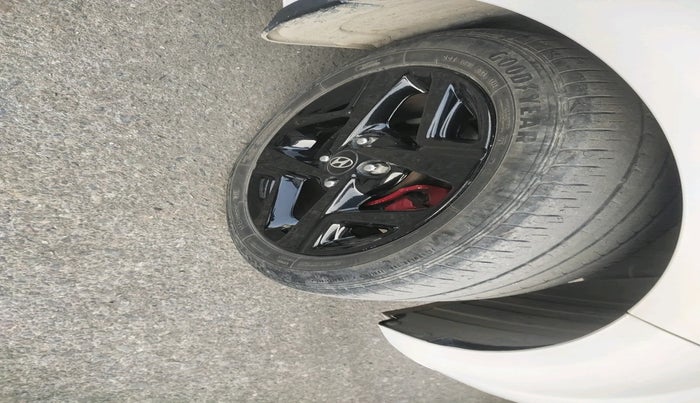 2022 Hyundai AURA SX 1.2, Petrol, Manual, 34,798 km, tyre