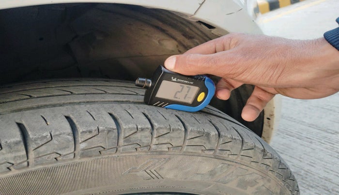 2011 Maruti Swift ZXI, Petrol, Manual, 53,560 km, tyre