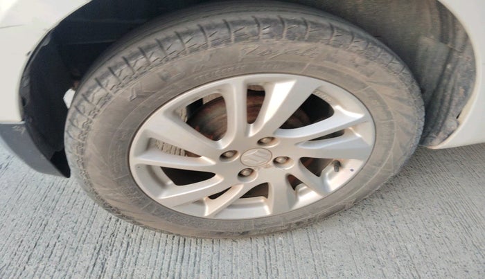 2011 Maruti Swift ZXI, Petrol, Manual, 53,560 km, tyre