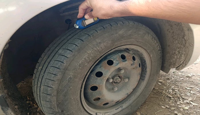 2018 Maruti Dzire VXI, Petrol, Manual, 1,29,683 km, tyre