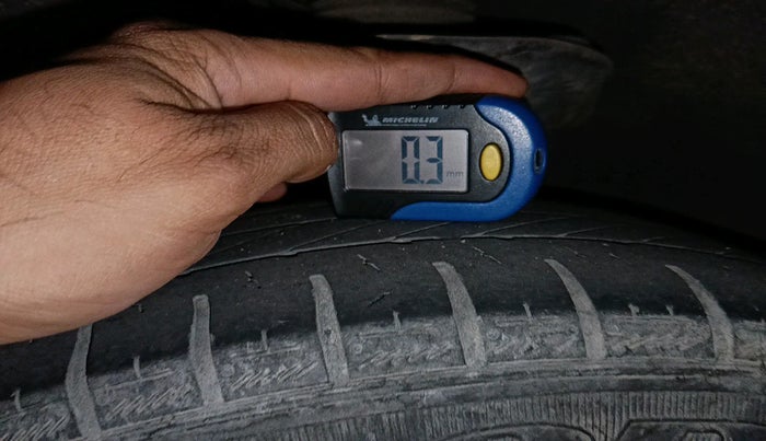 2011 Hyundai Accent EXECUTIVE, Petrol, Manual, 30,036 km, tyre