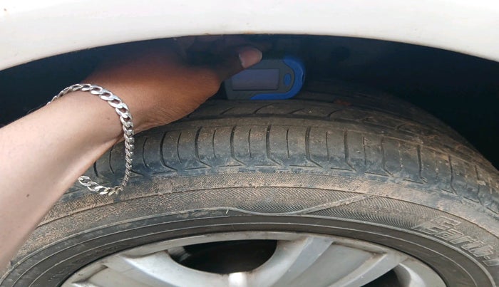 2012 Skoda Laura AMBIENTE 2.0 TDI CR MT, Diesel, Manual, 1,77,917 km, tyre