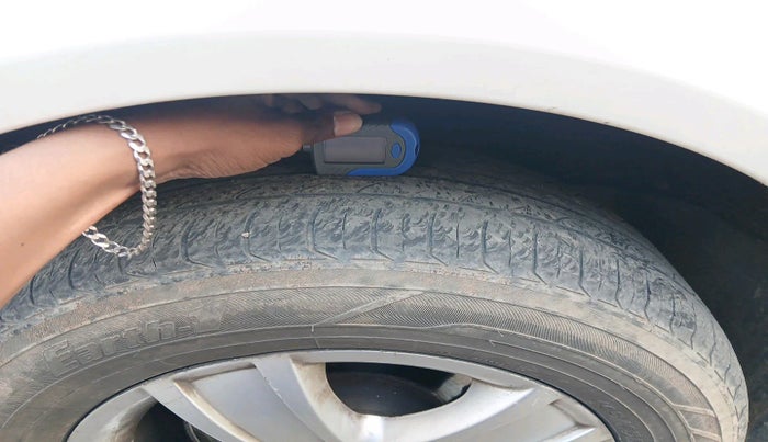 2012 Skoda Laura AMBIENTE 2.0 TDI CR MT, Diesel, Manual, 1,77,917 km, tyre