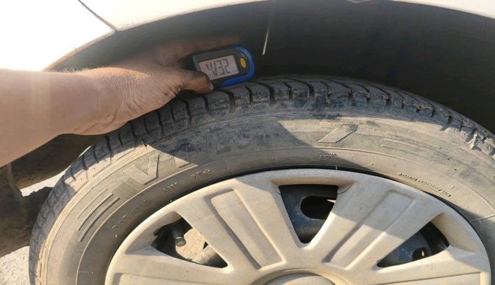 2011 Ford Figo EXI 1.2 PETROL, Petrol, Manual, 1,07,580 km, tyre