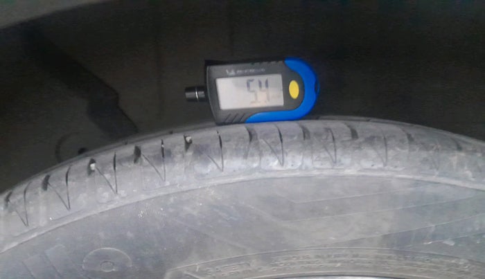 2015 Renault Lodgy 110 PS RXZ STEPWAY 7 STR, Diesel, Manual, 88,123 km, tyre