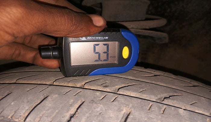 2015 Toyota Etios Liva G, Petrol, Manual, 67,814 km, tyre