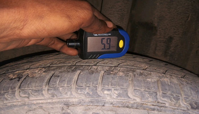 2015 Toyota Etios Liva G, Petrol, Manual, 67,814 km, tyre