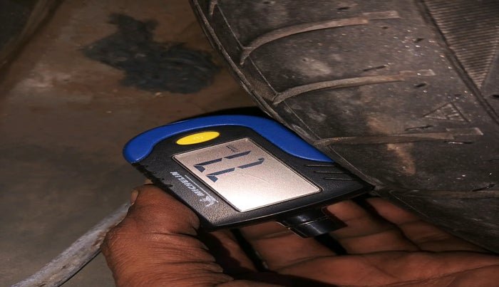 2015 Toyota Etios Liva G, Petrol, Manual, 67,814 km, tyre