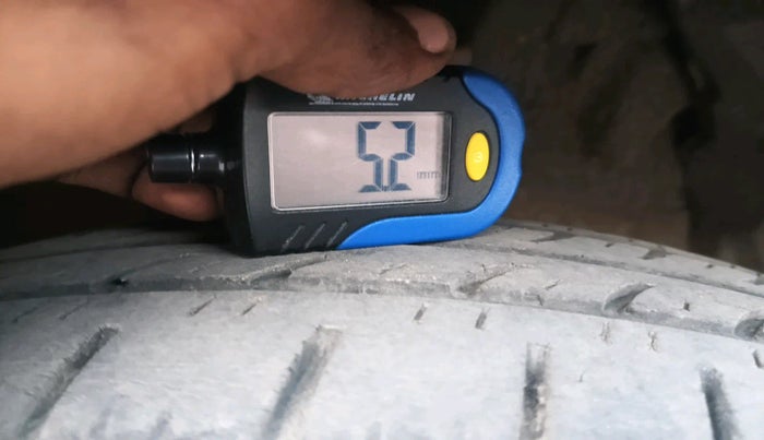 2015 Toyota Etios Liva G, Petrol, Manual, 67,814 km, tyre