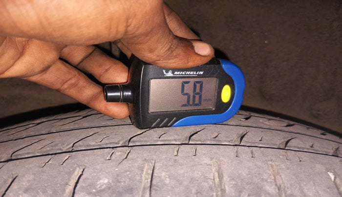 2015 Toyota Etios Liva G, Petrol, Manual, 67,814 km, tyre