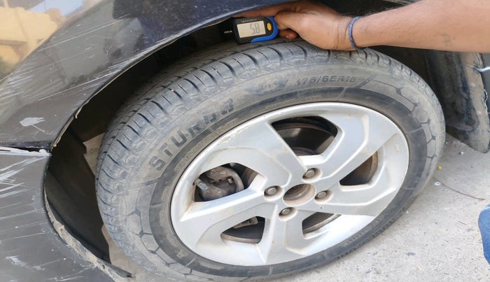 2015 Honda City 1.5L I-VTEC V MT, Petrol, Manual, 1,84,233 km, tyre