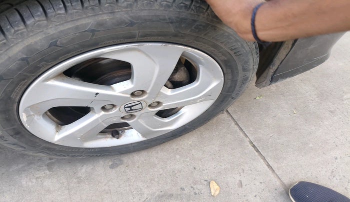 2015 Honda City 1.5L I-VTEC V MT, Petrol, Manual, 1,84,233 km, tyre