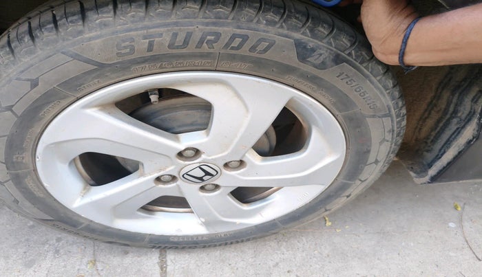 2015 Honda City 1.5L I-VTEC V MT, Petrol, Manual, 1,84,233 km, tyre