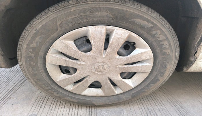 2013 Maruti Swift Dzire VXI, Petrol, Manual, 97,882 km, tyre