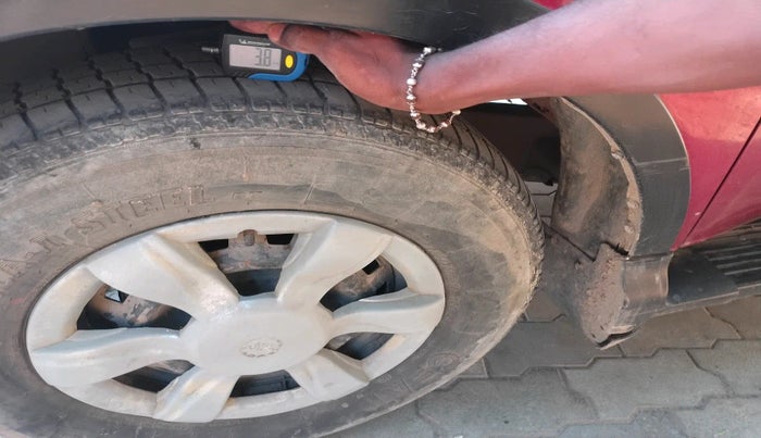 2012 Mahindra Xylo E4 BS-III, Diesel, Manual, 1,95,141 km, tyre