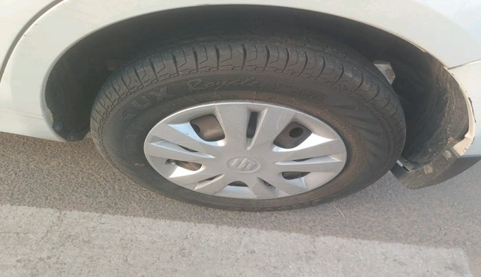 2013 Maruti Swift Dzire VDI, Diesel, Manual, 2,30,109 km, tyre