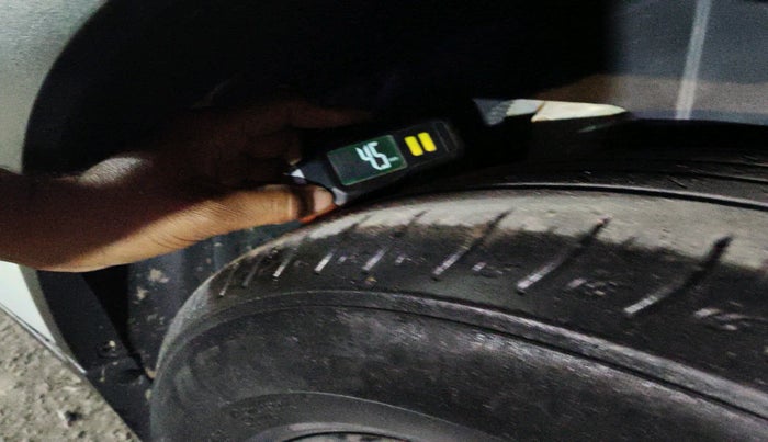 2021 Mahindra XUV300 W6 1.5 Sunroof Diesel, Diesel, Manual, 1,12,452 km, tyre