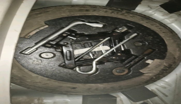 2021 Mahindra XUV300 W6 1.5 Sunroof Diesel, Diesel, Manual, 1,12,452 km, tyre