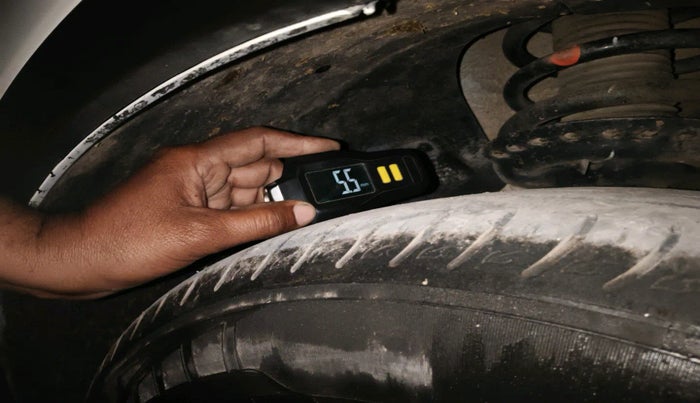 2021 Mahindra XUV300 W6 1.5 Sunroof Diesel, Diesel, Manual, 1,12,452 km, tyre