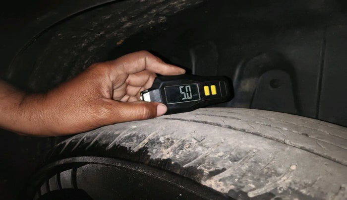 2021 Mahindra XUV300 W6 1.5 Sunroof Diesel, Diesel, Manual, 1,12,452 km, tyre