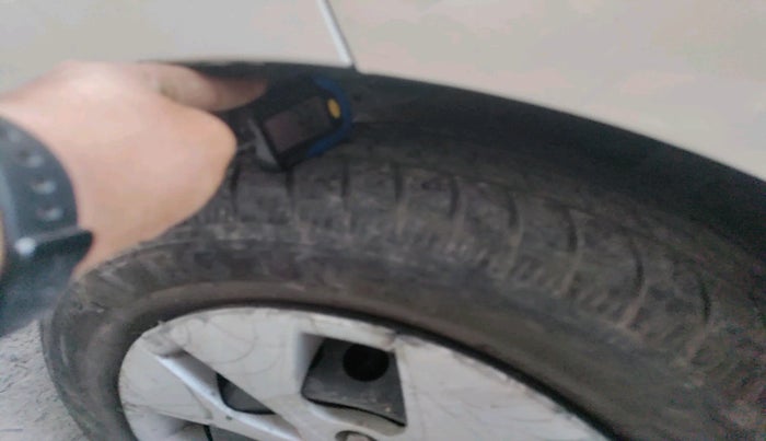 2015 Hyundai Xcent S 1.2, Petrol, Manual, 68,731 km, tyre