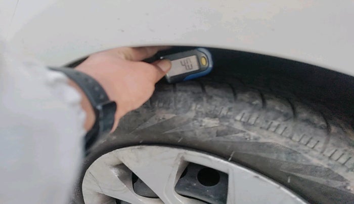 2015 Hyundai Xcent S 1.2, Petrol, Manual, 68,731 km, tyre