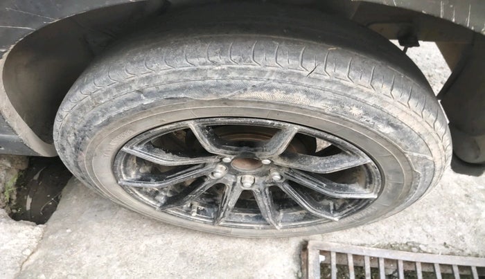 2021 Hyundai VENUE S 1.2, Petrol, Manual, 14,939 km, tyre