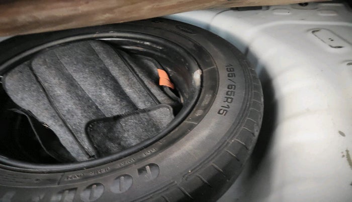 2021 Hyundai VENUE S 1.2, Petrol, Manual, 14,939 km, tyre