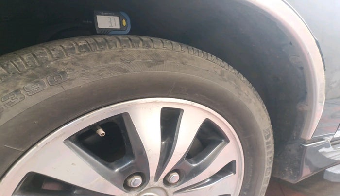 2015 Toyota Innova 2.5 VX 7 STR, Diesel, Manual, 2,50,666 km, tyre