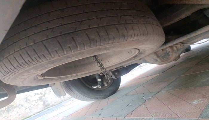 2015 Toyota Innova 2.5 VX 7 STR, Diesel, Manual, 2,50,666 km, tyre