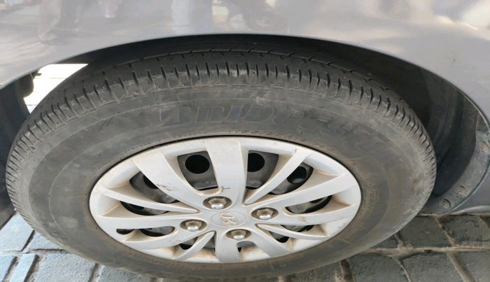 2014 Hyundai i10 SPORTZ 1.1, Petrol, Manual, 86,555 km, tyre